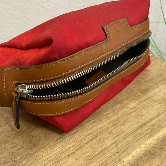 Gucci Toiletrey bag for Men and Women